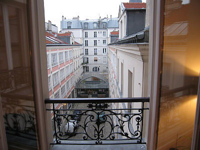Fenetre du salon, vue sur la cour